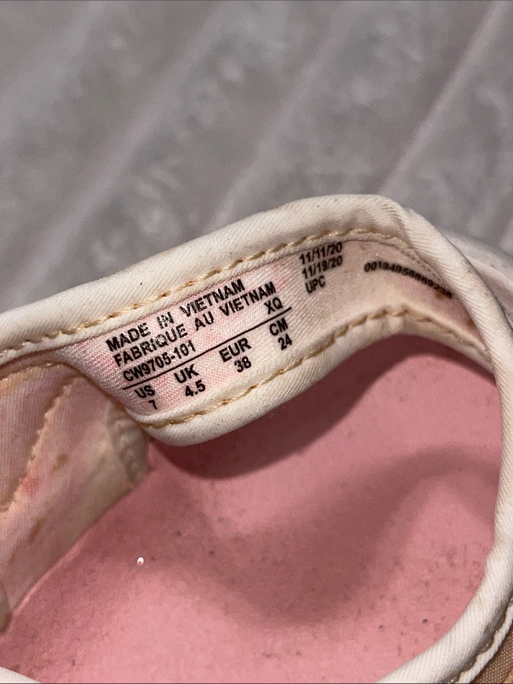 Nike Air Max Koko Pink and White Sandals | Size 7 - Picture 3 of 6